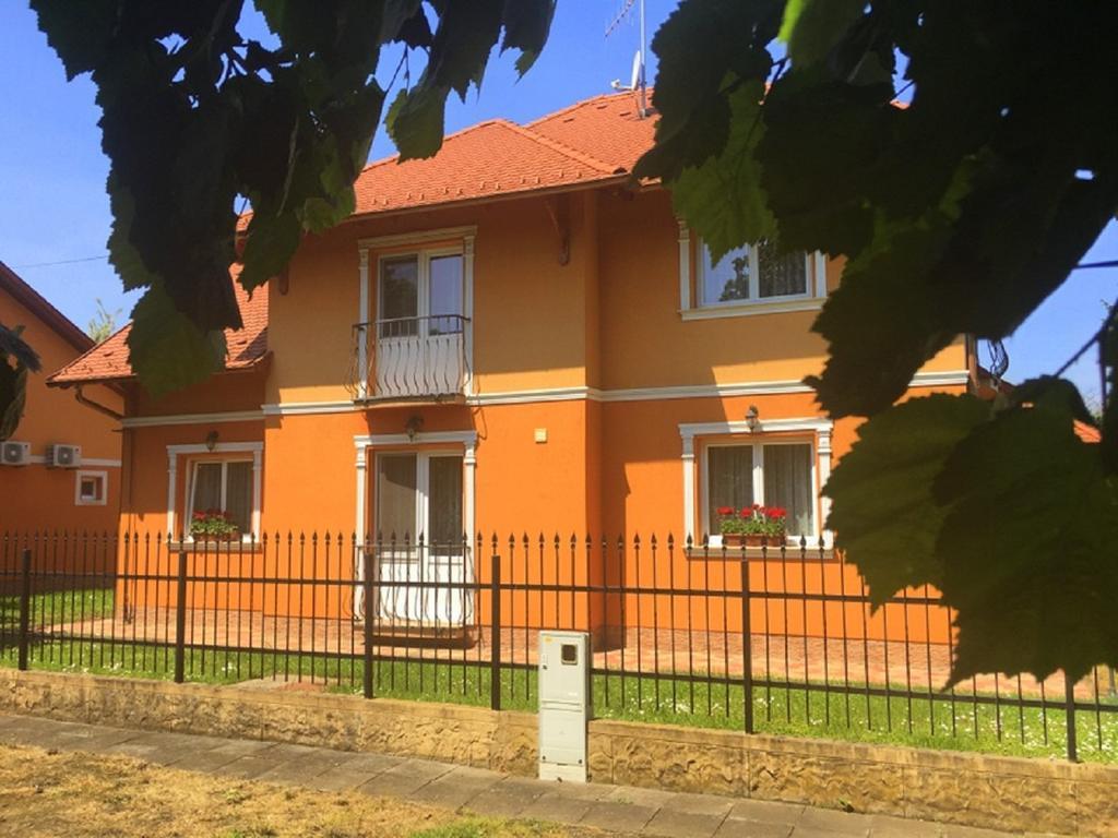 Horváth Vendégház Orosháza Esterno foto